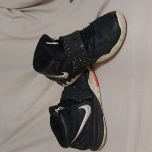 Nike Kyrie 6 Jet Black youth 6.5